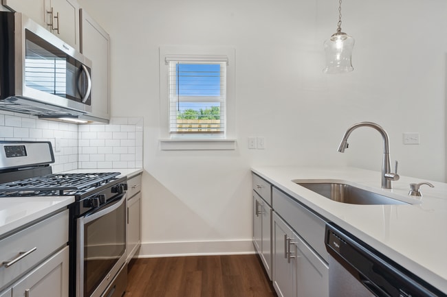 Building Photo - 3 Bedroom Home With Spacious Garage