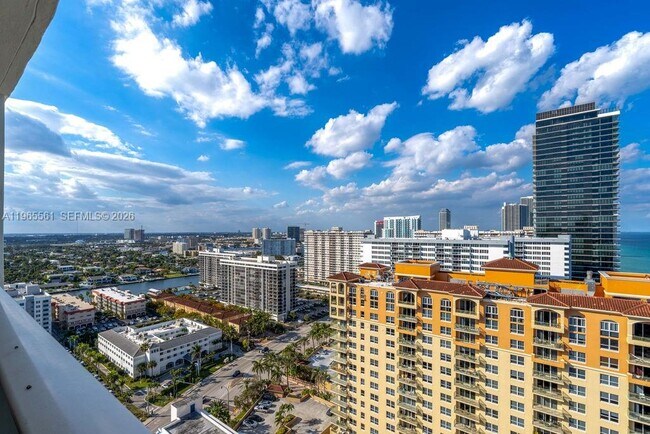 Building Photo - 3140 S Ocean Dr