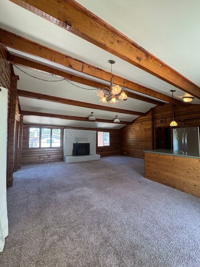 Building Photo - Rustic Charm Meets Modern Comfort!