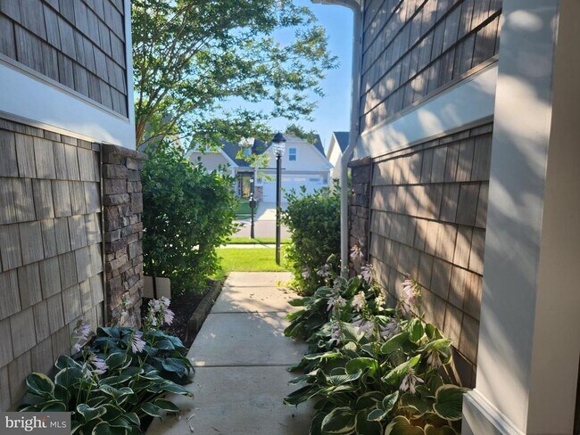 Building Photo - 12 Whistling Duck Dr