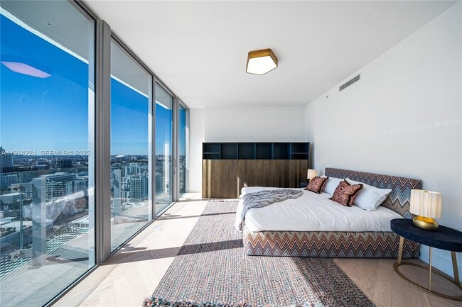 Building Photo - 700 NE 26th Terrace