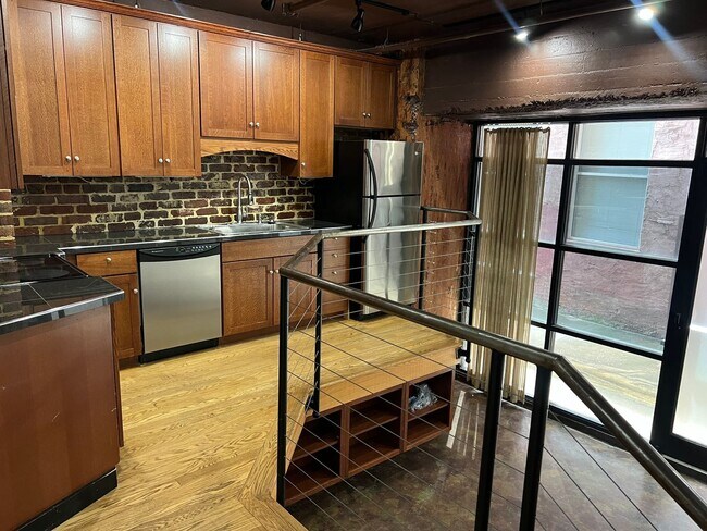 Building Photo - 236 W Jackson Ave