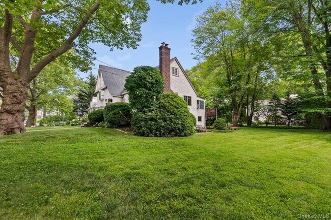 Building Photo - 115 Coolidge Ave