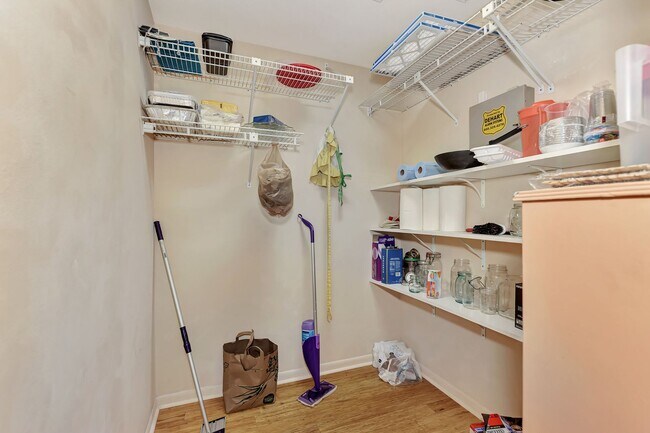 Building Photo - BEAUTIFUL 2 BEDROOM 2 BATHROOM + A DEN VILLA WITH GORGEOUS LAKE VIEWS!