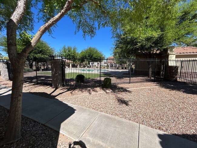 Building Photo - 14072 W Country Gables Dr