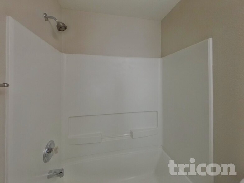 Building Photo - 758 Sinclair Dr