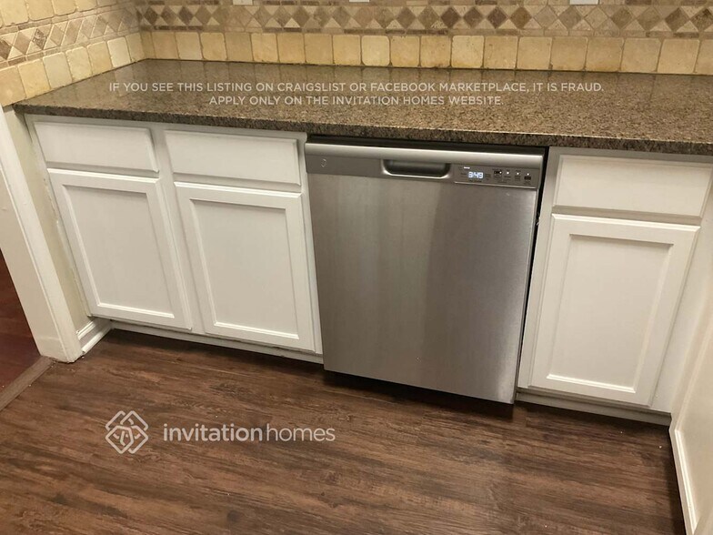 Building Photo - 660 Peachtree Trails Dr