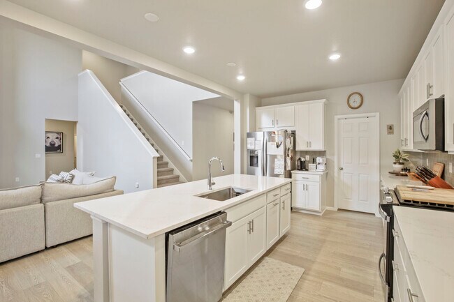 Building Photo - 1617 Colorado River Dr
