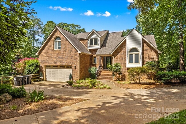 Building Photo - 709 Normandy Rd