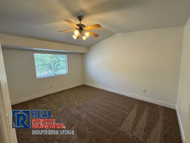 Building Photo - Hawk Hollow Townhomes
