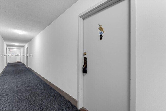 Building Photo - 16851 NE 23rd Ave