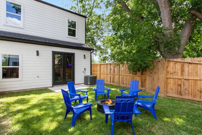 Building Photo - 4117 Shelby Cir