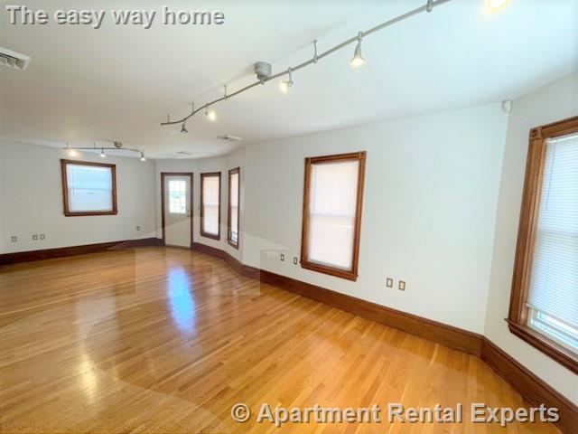 Building Photo - 15 Conwell St