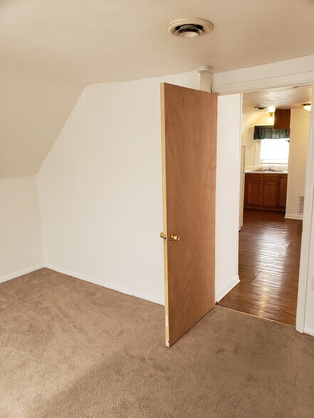 Building Photo - 557 4th St