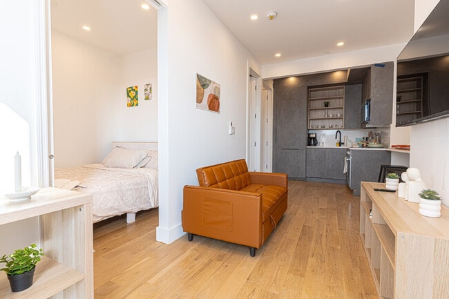 Building Photo - 625 Wilson Ave