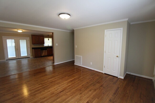 Building Photo - (Coming Soon) Cute 3 bedroom Brick Ranch in Unionville!