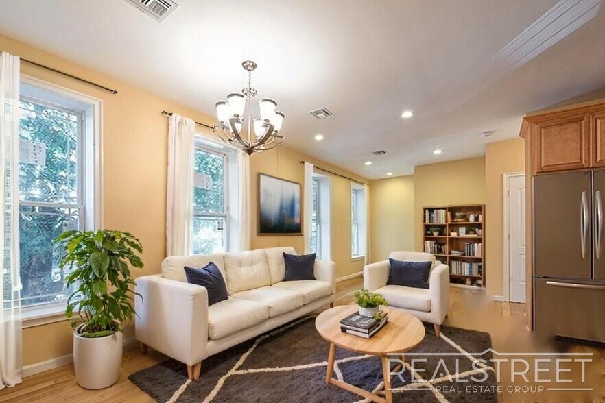 Building Photo - Renovated 3 BR 2 BA in Crown Heights