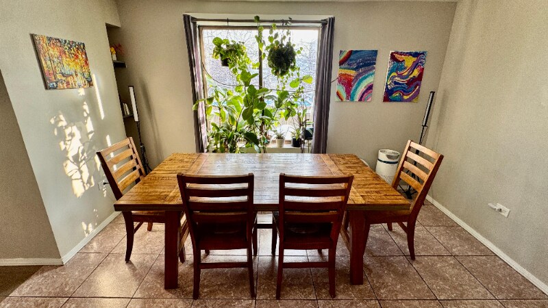 Building Photo - 1360 W Evergreen Ave