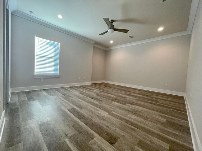 Building Photo - NEW 3B/2.5B Destin Oaks TOWNHOME available...