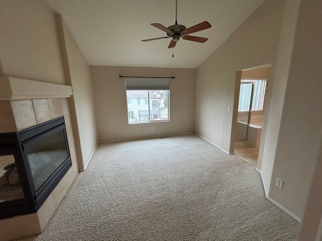 Building Photo - 4 Bed 3.5 Bath