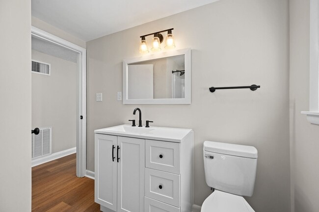 Building Photo - 805 McCausland St