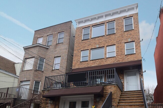 Building Photo - 69 Clifton Pl
