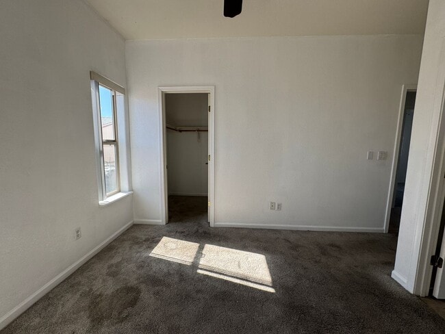 Building Photo - 3br 2ba Home with Garage and Yard near Rot...