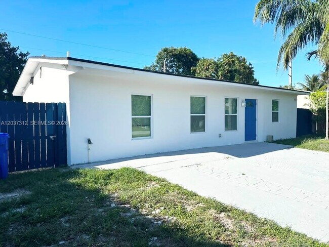 Building Photo - 1473 NE 30th Ct