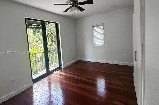 Building Photo - 455 Amalfi Ave