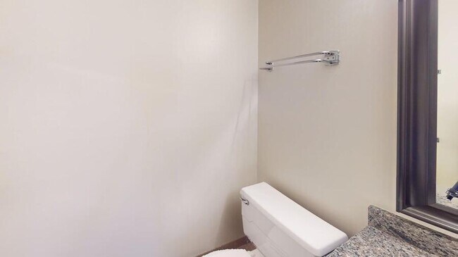 Building Photo - 912 S Forest Ave