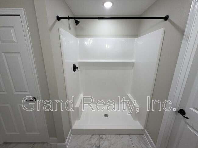 Building Photo - 7230 Par Ln