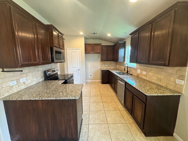Building Photo - Ready for MOVE-IN - Very Nice- 1 Story 3 B...