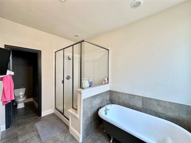 Building Photo - 1708 Landon Ln