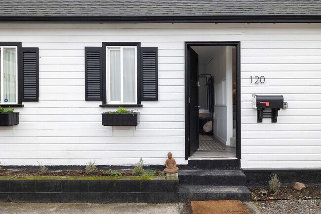 Building Photo - 120 4th Ave N