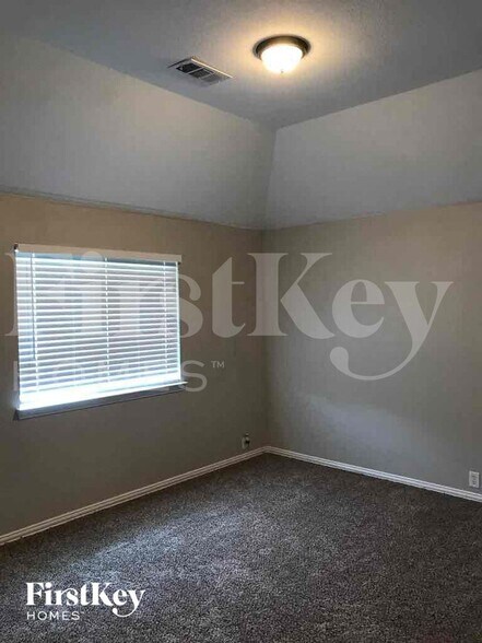Building Photo - 612 Celeste Ln