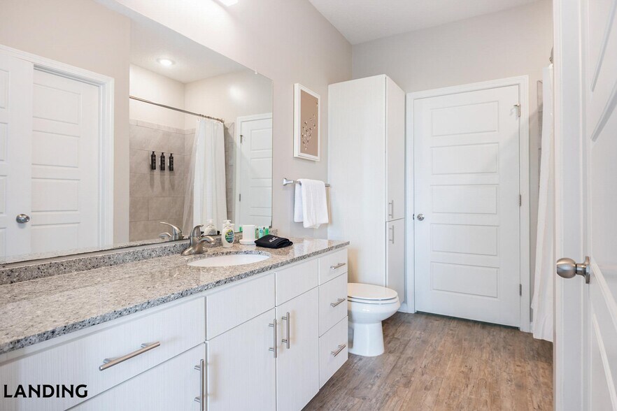 Building Photo - 2300 Tapestry Park Dr