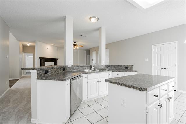 Building Photo - 920 Dogwood Ln