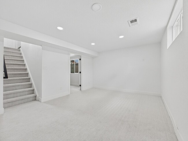 Building Photo - 1370-1372 Zenobia St.