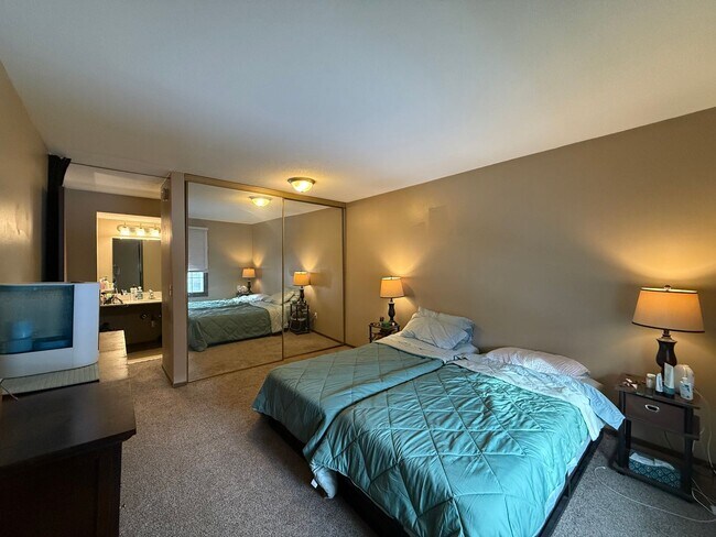 Building Photo - Spacious 2 bedroom in Hopkins