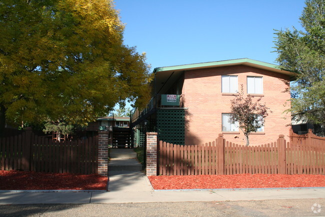 Primary Photo - Clay Street Apartments