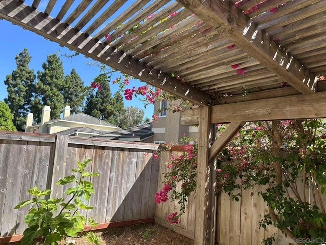 Building Photo - 3525 Caminito Carmel Landing