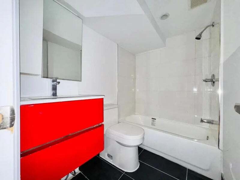 Building Photo - Furnished room/NOT APARTMENT