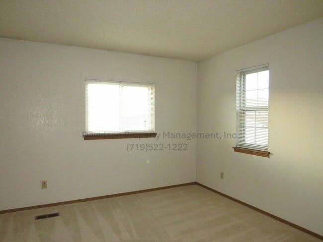 Building Photo - 8013 Lexington Park Dr