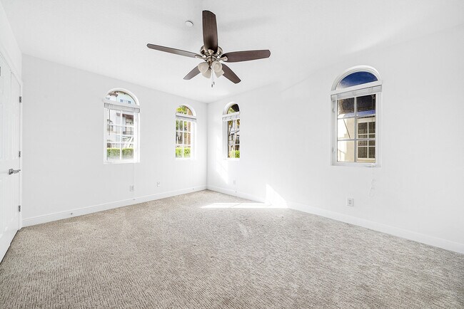 Building Photo - 824 Virginia Gardens Dr