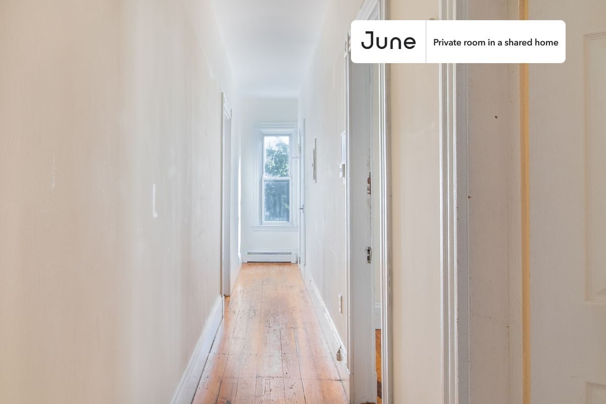Building Photo - Room in Shared 5 bed/1 bath home in Mission Hill