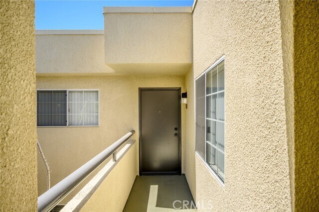 Building Photo - 5565 Canoga Ave