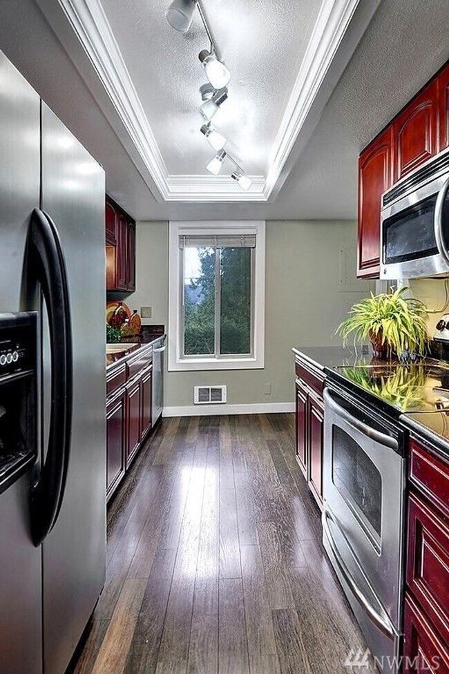 Building Photo - 1 Bed 1 Bath Condo Issaquah Sammamish Bluffs