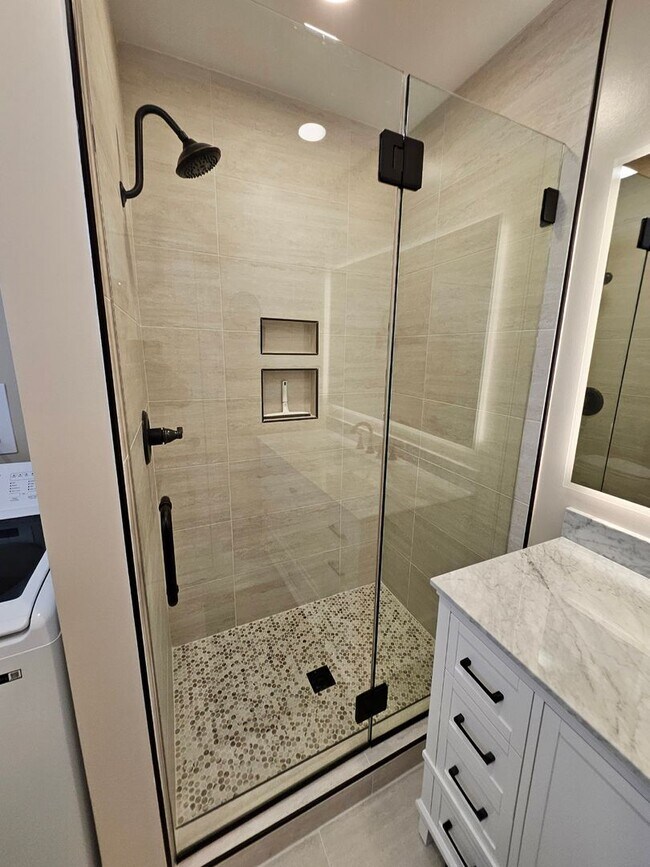 Building Photo - COMING SOON- Charming Single Family Home with Pool in Burbank