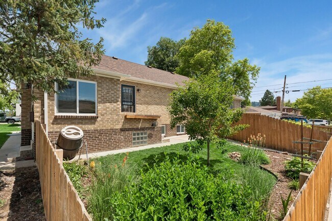 Building Photo - 1600 Winona Ct