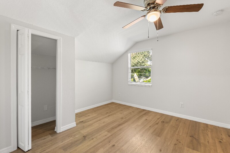 Building Photo - 1325 Cloverlawn Ave